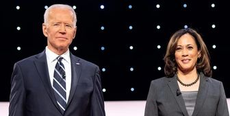 هریس در حال گذران امورات کاخ سفید؛ وقت‌گذرانی بایدن با نوه‌اش