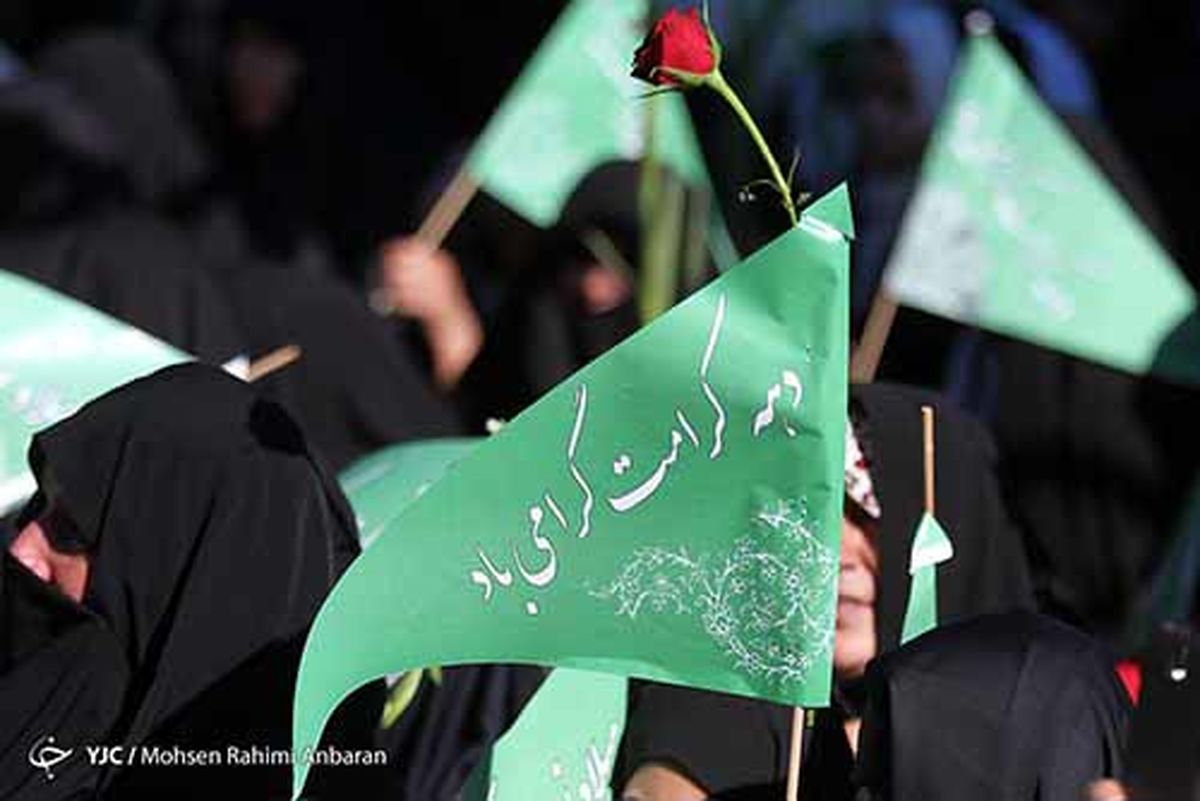 
گلباران حرم رضوی در سالروز میلاد حضرت معصومه(ص)+ تصاویر
