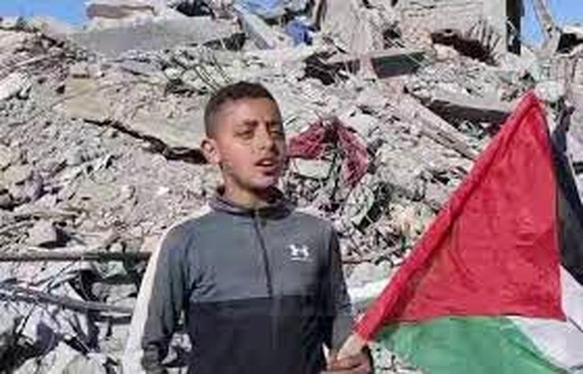 اهتزاز پرچم فلسطین بر ویرانه‌های غزه/فیلم