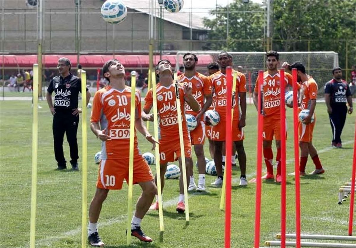 هجوم بانوان به تمرین پرسپولیس