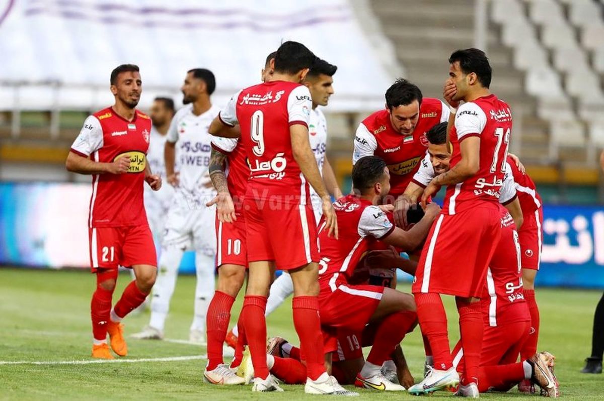 حاشیه های بازی پرسپولیس و استقلال| سنگ هواداران فیلمبردار را مصدوم کرد