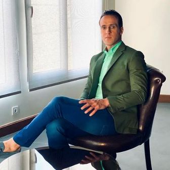 عکس| کنایه سنگین علی کریمی به قطعی‌های مکرر برق