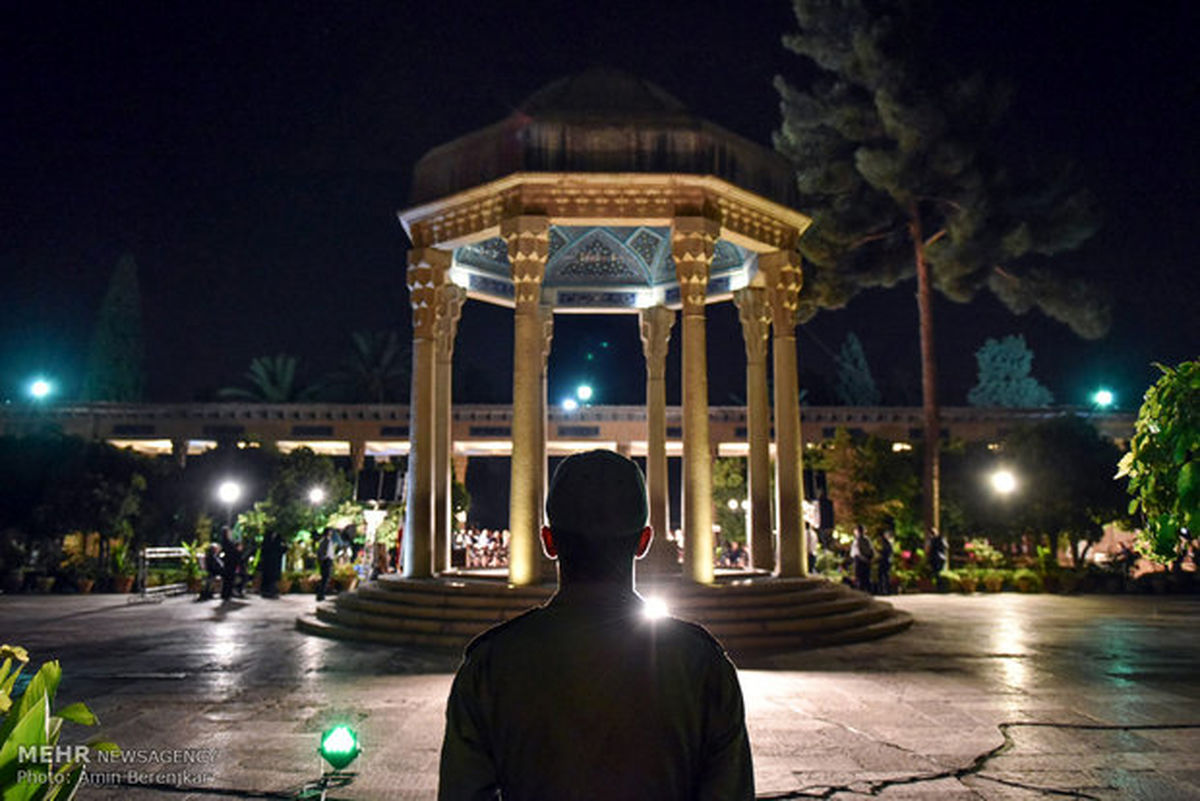 «حافظ» درخشان‌ترین ستاره فرهنگ فارسی است