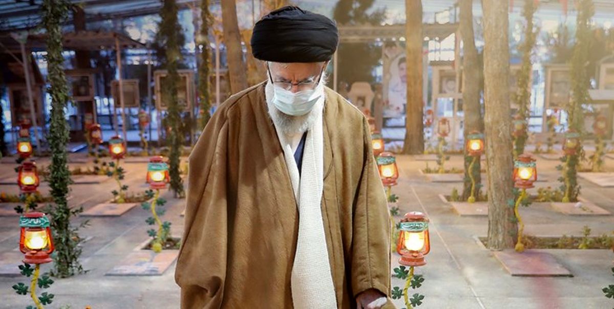 لحظاتی از زیارت رهبر انقلاب از مزار شهدا+فیلم
