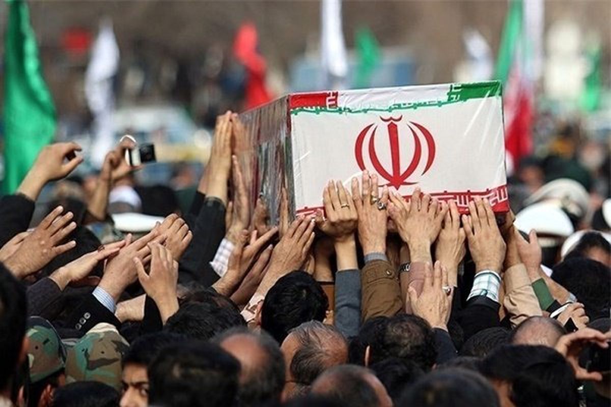 تشییع پیکر 54 شهید ناجا بر روی دستان مردم تهران +عکس