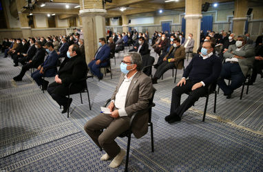 دیدار جمعی از تولیدکنندگان و فعالان صنعتی با رهبر معظم انقلاب/گزارش تصویری