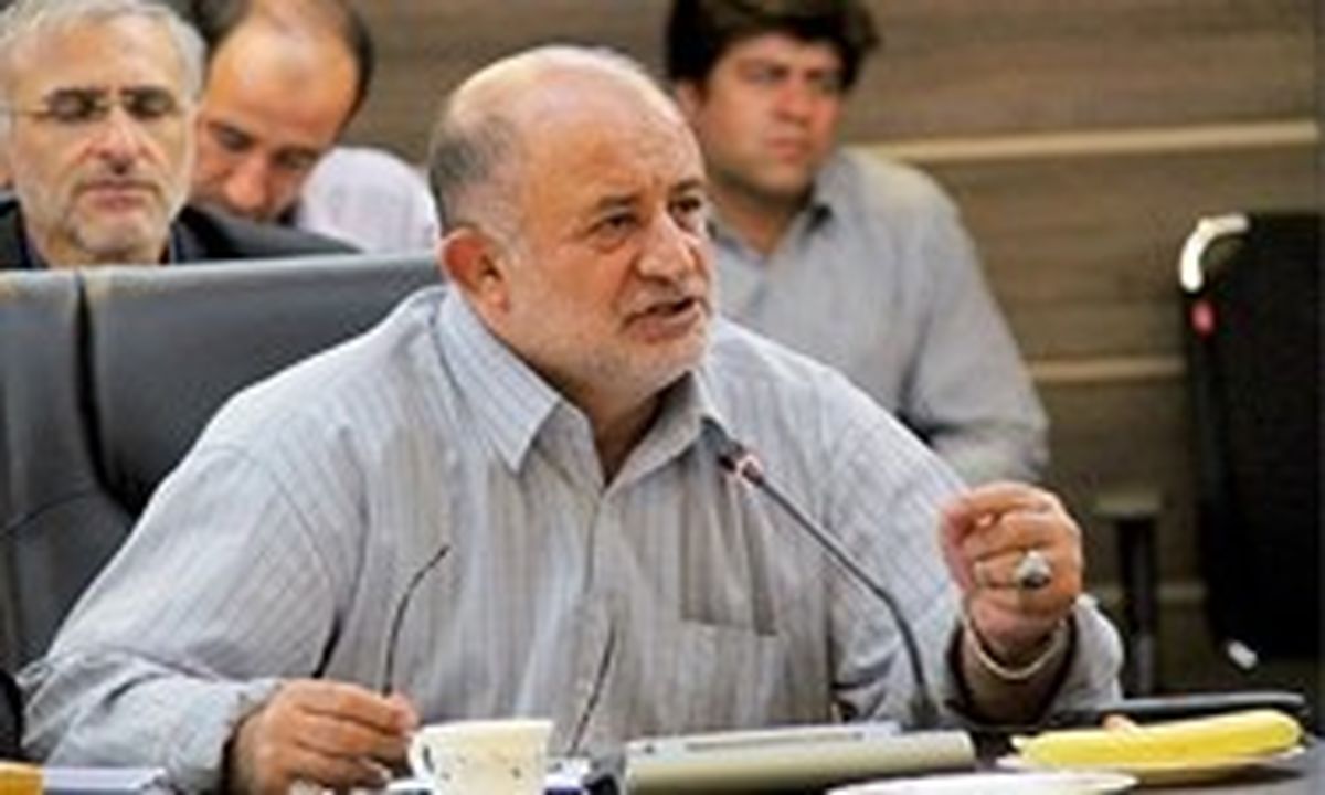 قاضی پور: اگر دریاچه ارومیه آب ندارد اما برای برخی نان دارد