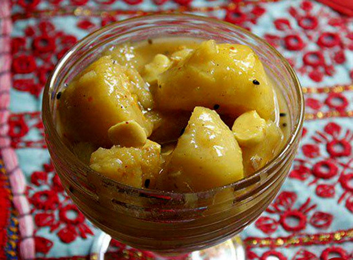 طرز تهیه ترشی تند و شیرین با طعم زعفران