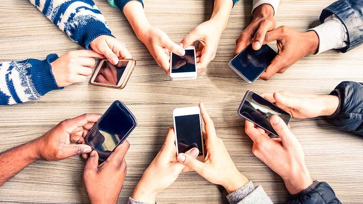 نزدیک به نیمی از نوجوانان آمریکایی از آزار سایبری رنج می‌برند