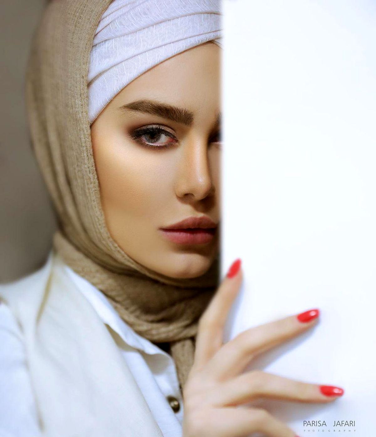 تیپ جنجالی سحر قریشی در برف /عکس