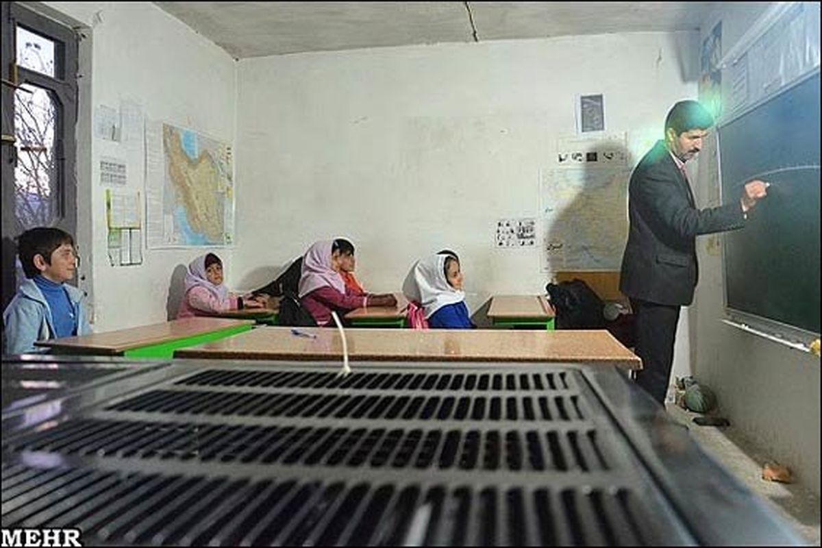 ۷۵۰ کلاس درس گلستان با بخاری نفتی گرم می شود