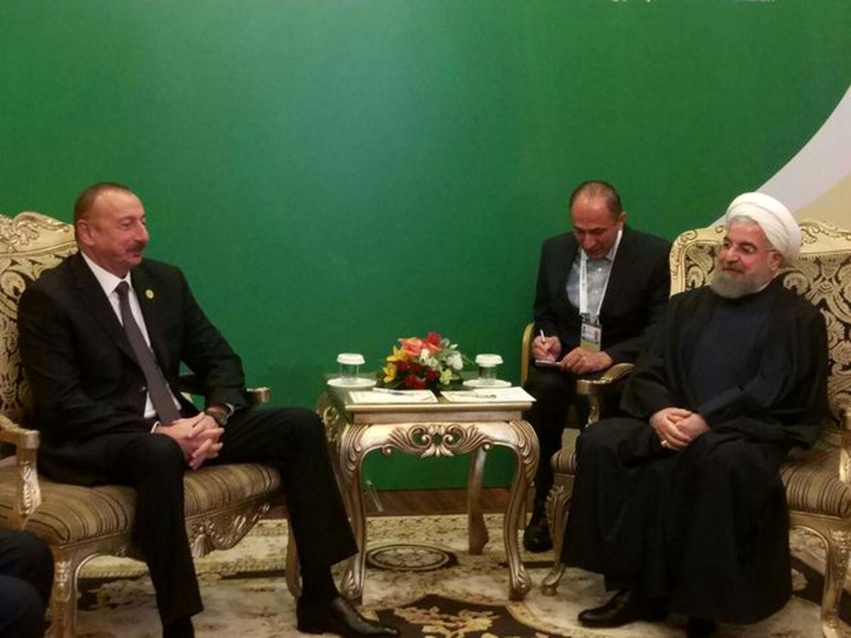گفتگوی «روحانی» و «الهام علی اف» در حاشیه اجلاس آستانه