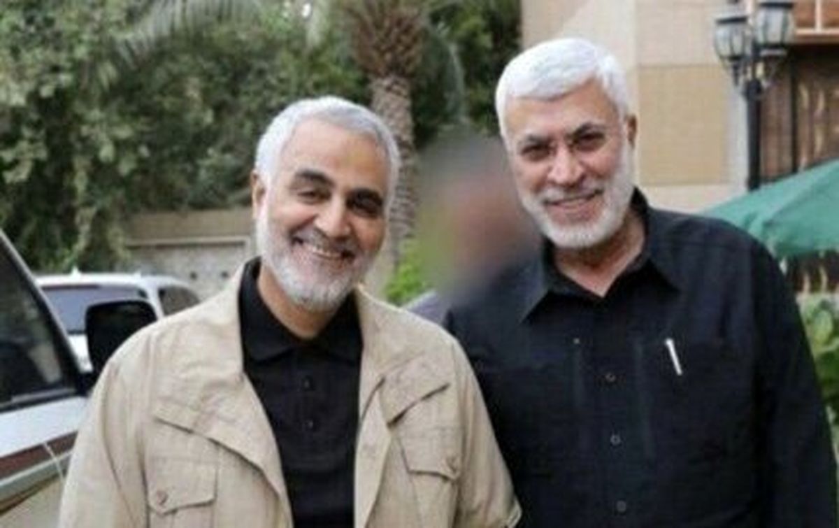مداحی ملاباسم کربلایی در کنار تصویر حاج قاسم +تصاویر