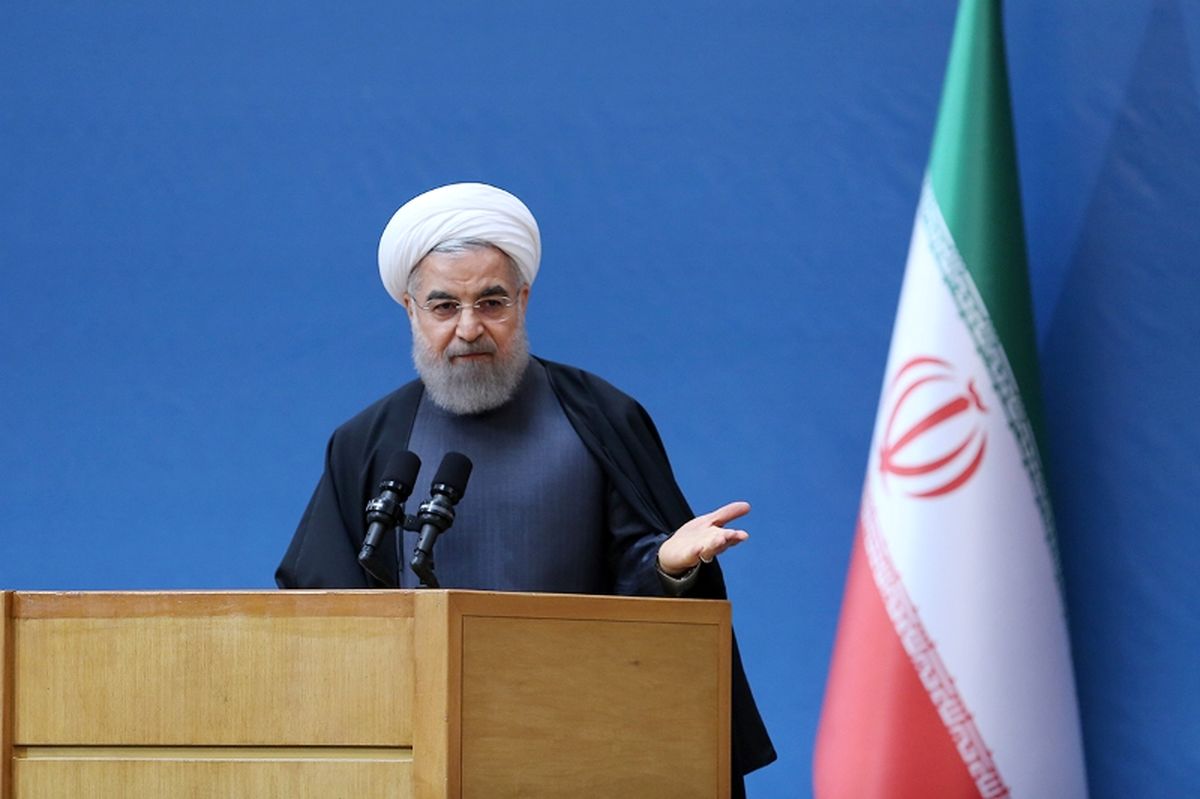 دستور روحانی برای افشای اسامی دریافت‎کنندگان دلار ۴۲۰۰ تومانی