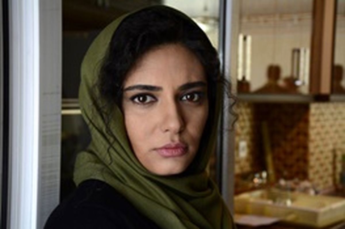 رونمایی از پوستر جدید فیلم "بازدم" با بازی لیندا کیانی/عکس
