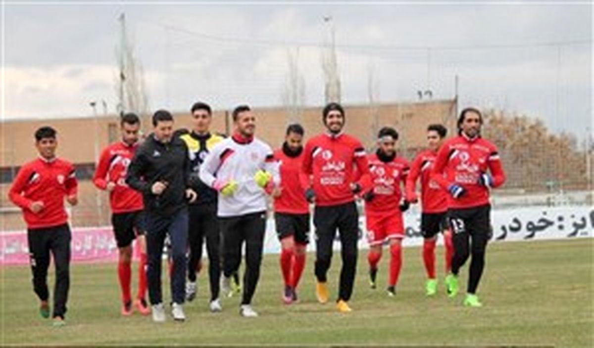دردسر قلعه نویی برای بازی با پدیده