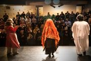 «مردی که جهنمش را با خود حمل می‌کرد» روی صحنه رفت