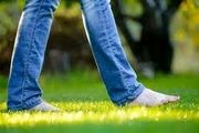 از پا برهنه راه رفتن چه می‌دانید؟