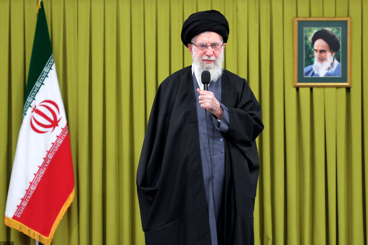تشکر رهبر انقلاب از ملت ایران برای حضور میلیونی ملت بزرگ ایران در راهپیمایی یوم‌الله ۲۲ بهمن ۱۴۰۴