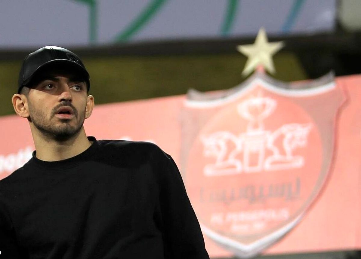 عکس یادگاری مهدی ترابی با هواپیمای پرسپولیس

