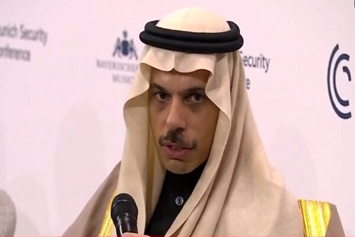 یک عکس بحث‌برانگیز از وزیر خارجه عربستان در ترکیه