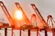  لحظه اصابت پهپاد انتحاری به بندر الفحل عمان 