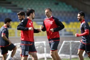 کادر فنی پرسپولیس آماده دربی 98+ عکس