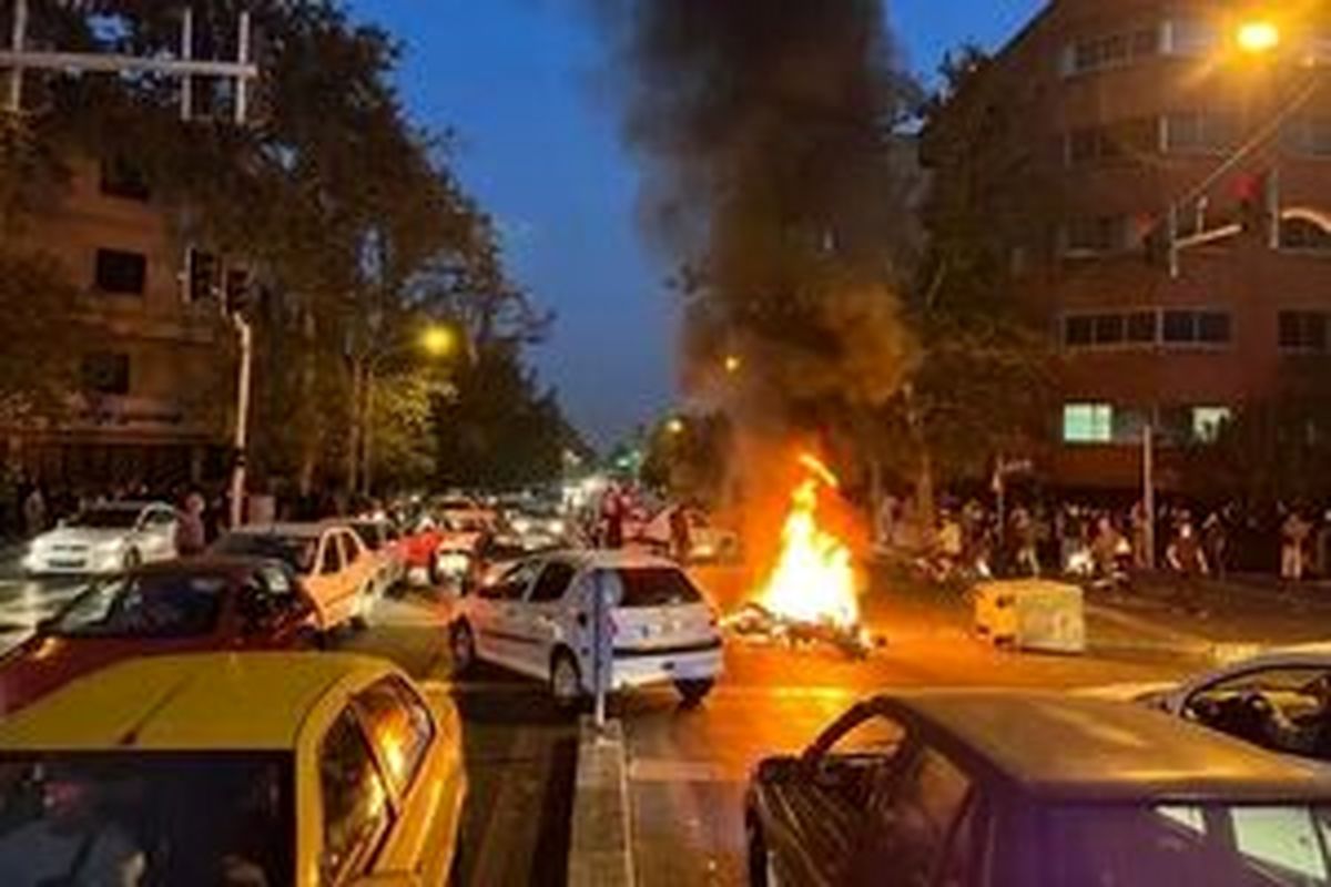 
شهادت ۳ بسیجی در ناآرامی‌های شب‌ گذشته

