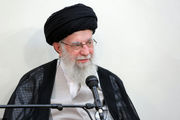 تصاویری از ملاقات رهبر انقلاب از شهید رازینی در سال ۷۷

