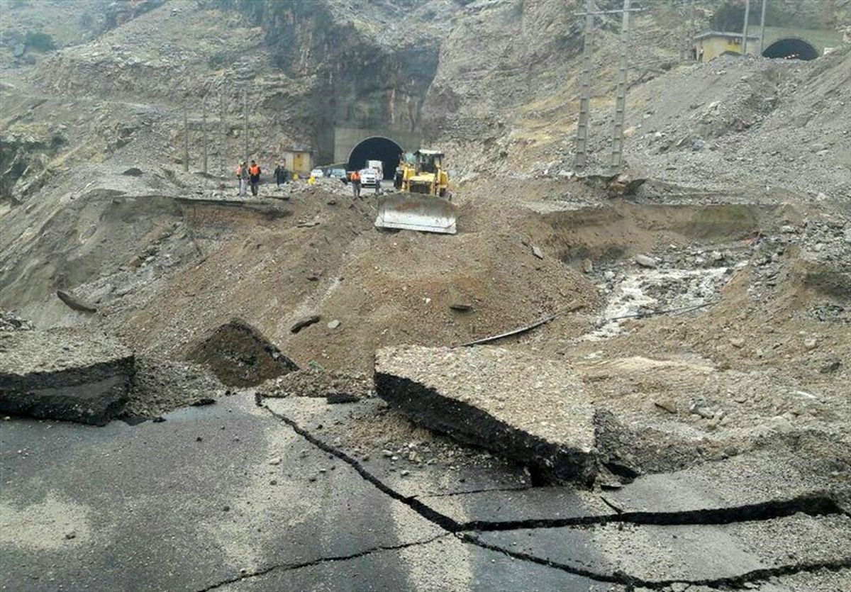 گران‌ترین آزادراه کشور همچنان درگیر حوادث