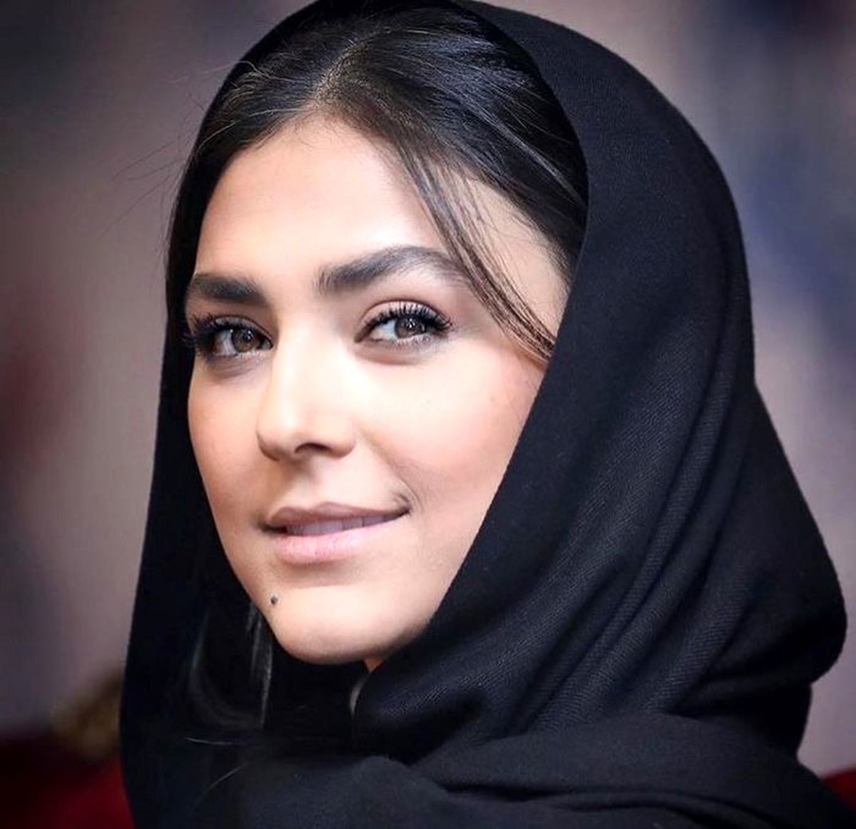 چشمان منتظر و نگران خانم بازیگر /عکس