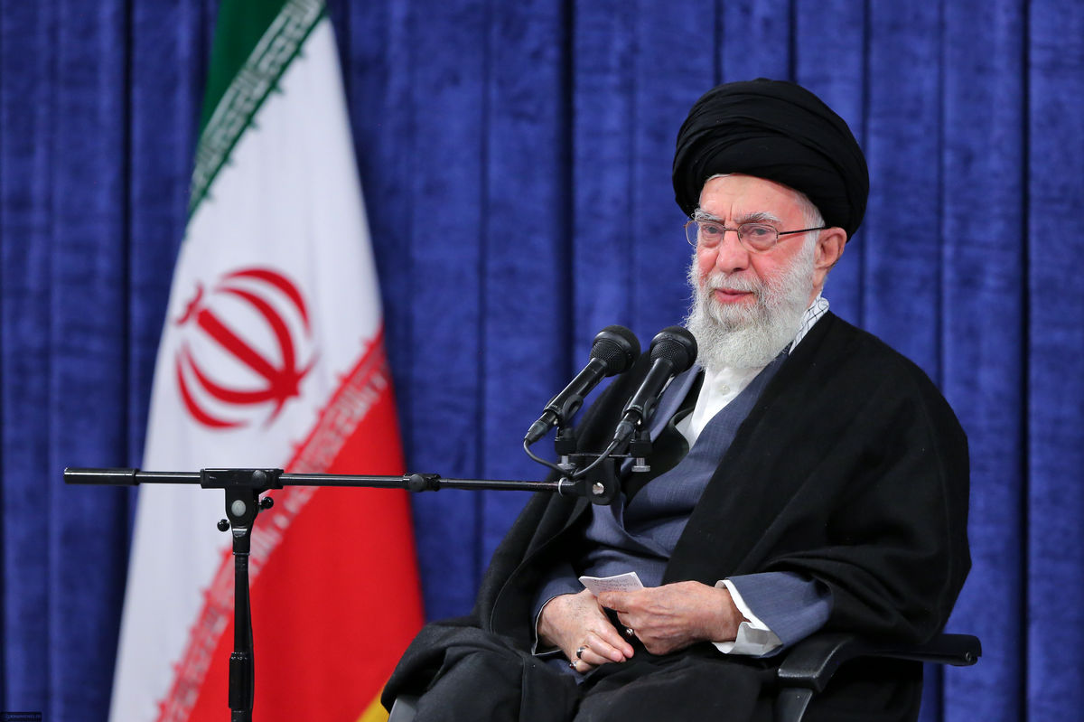 جلسه اقتصادی سران قوا امری موقت و برای مقاصد خاص است/ مطالبه دانشجویی همراه با واقع بینی و ارائه راه حل باشد