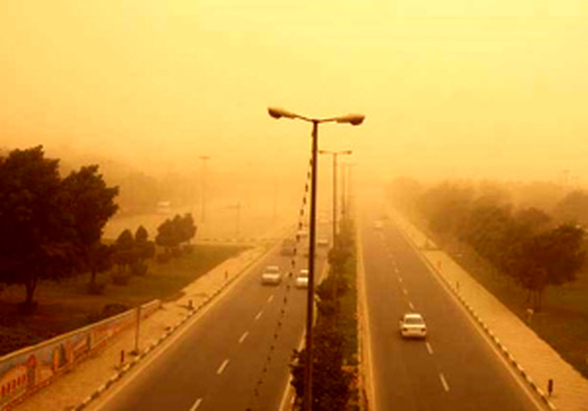 گرد و
غبار خور و بیابانک را فراگرفت
