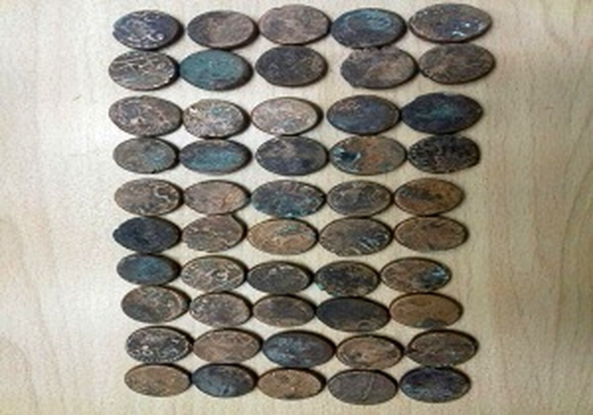 
کشف سکه های دوره صفویه در موتورسیکلت
