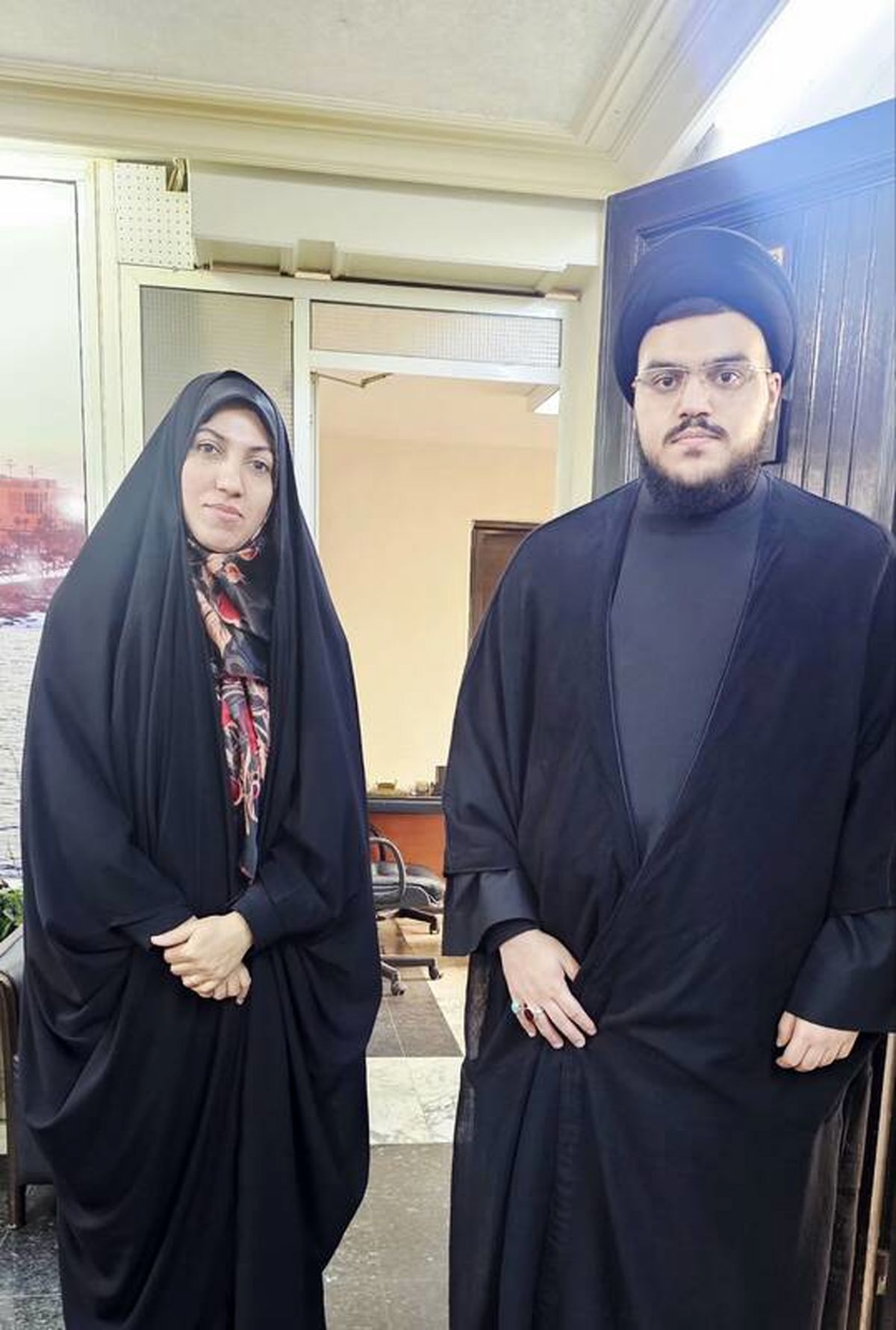 تصویر مجری صداوسیما در کنار فرزند شهید نصرالله