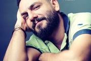 نگاهِ رو به آسمان عباس غزالی/ عکس