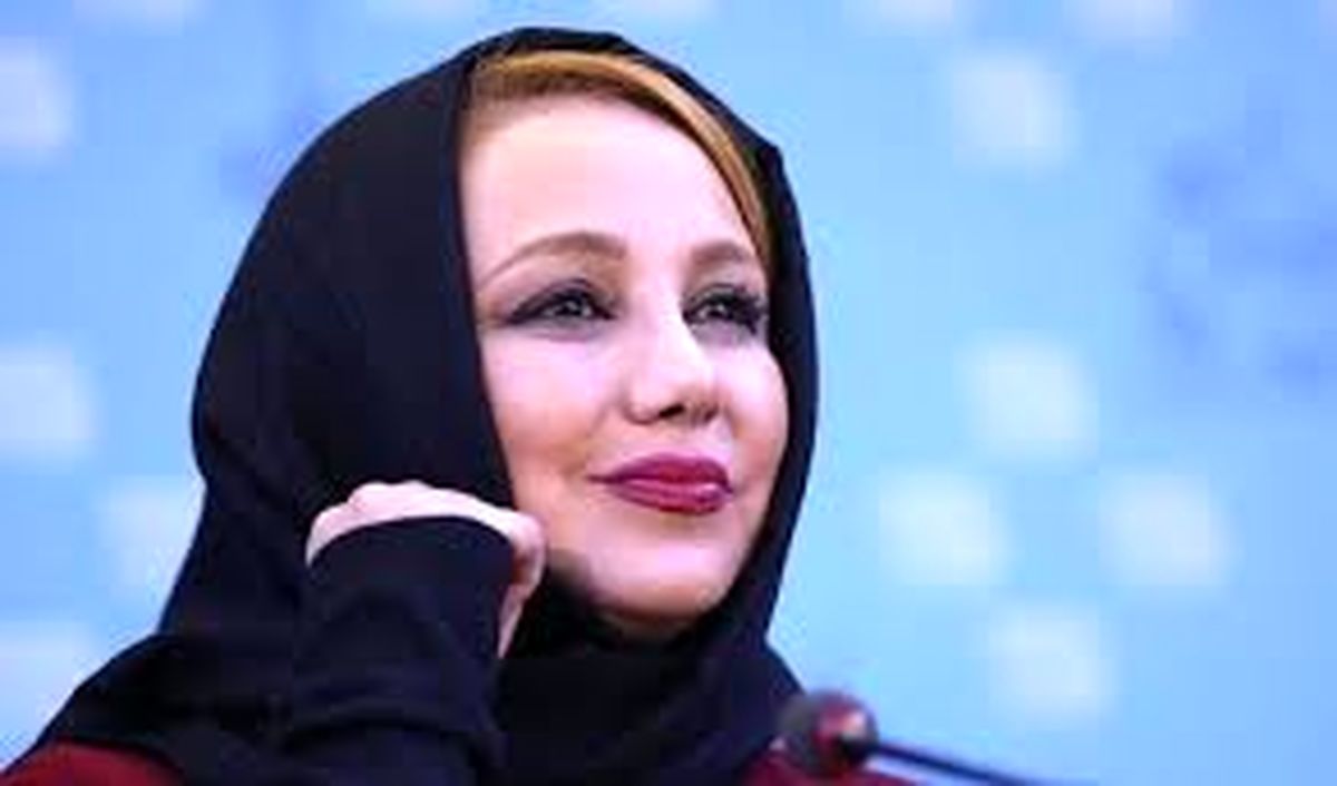 تیپ عجیب "بهنوش بختیاری" در یک رستوران/عکس
