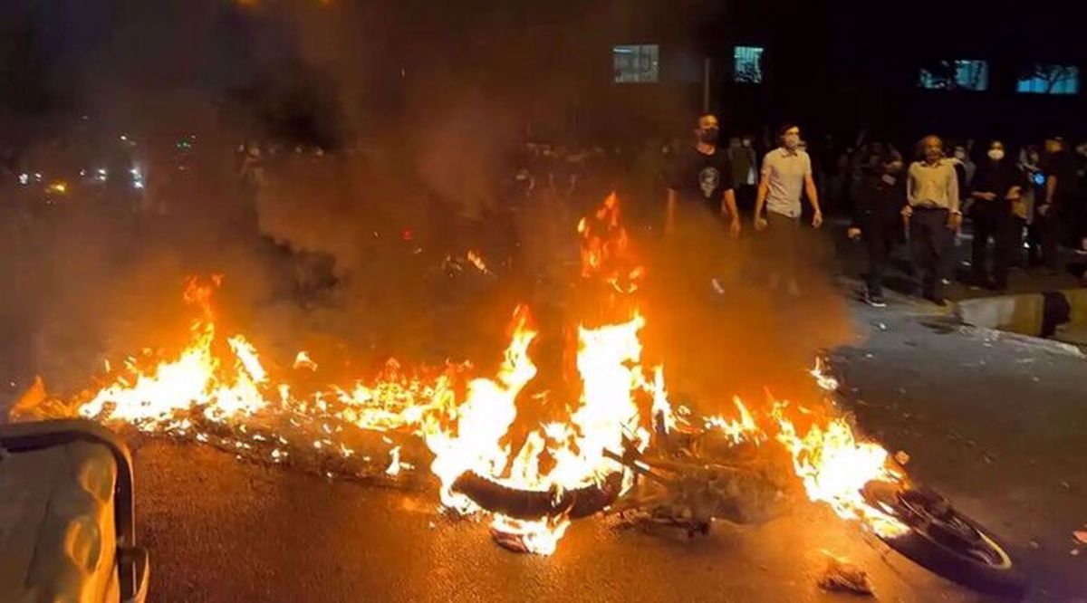 فیلم جدید از به آتش کشیدن مساجد و بازار رشت توسط تروریست های مسلح