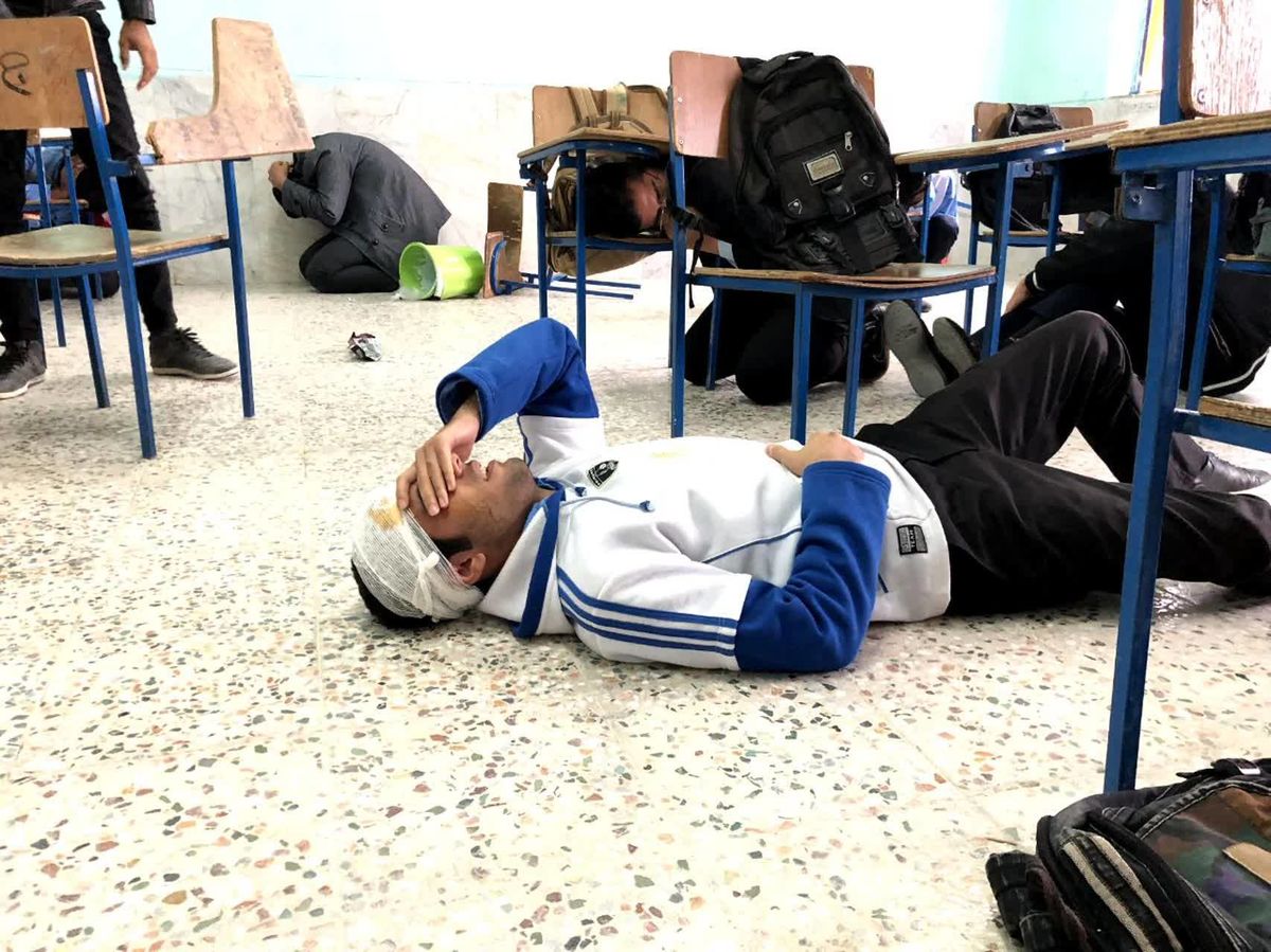 مانور ایمنی مقابل زلزله در آبدان برگزار شد
