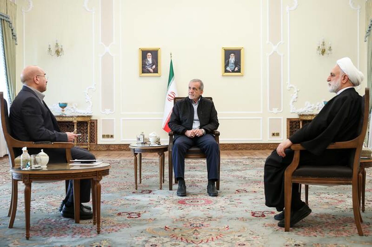      


نشست سران قوا به میزبانی رئیس‌جمهور برگزار شد
