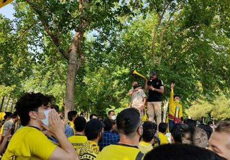 تجمع هواداران سپاهان مقابل هتل اقامت این تیم