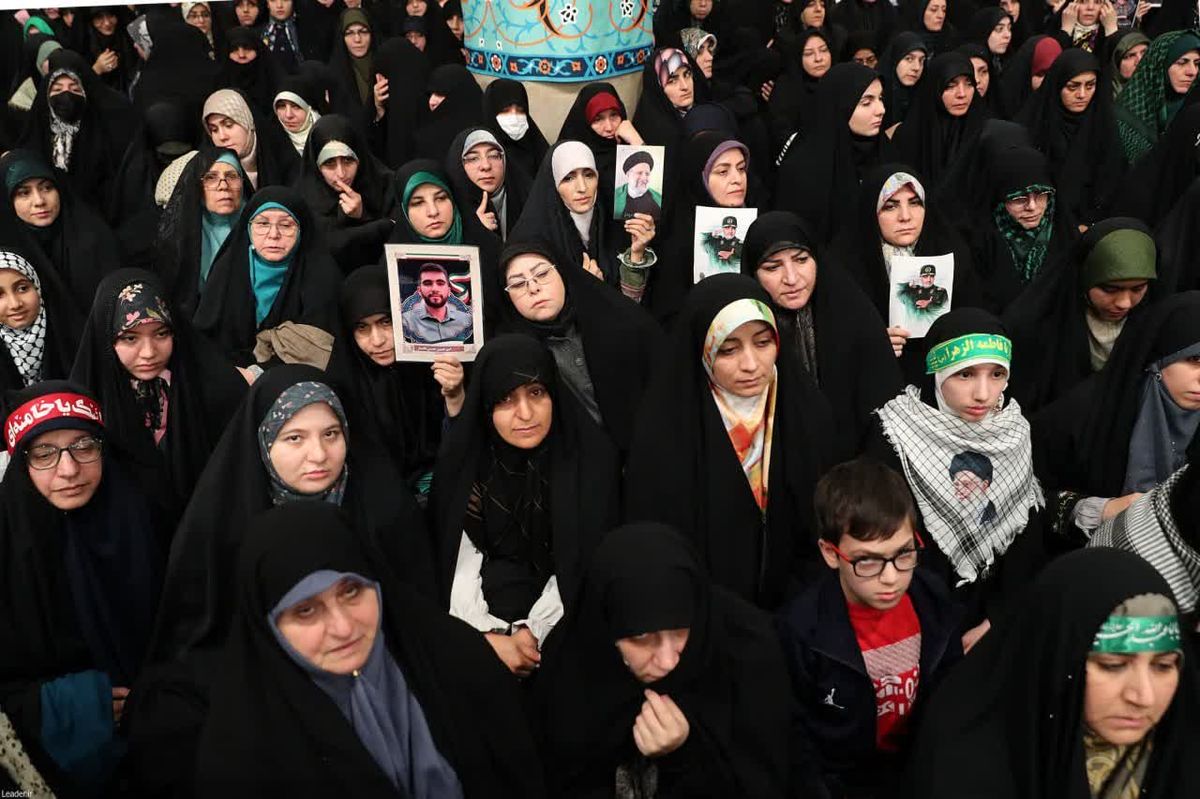 شعرخوانی حماسی آقای مجتبی رمضانی در دیدار رهبرانقلاب +فلیم