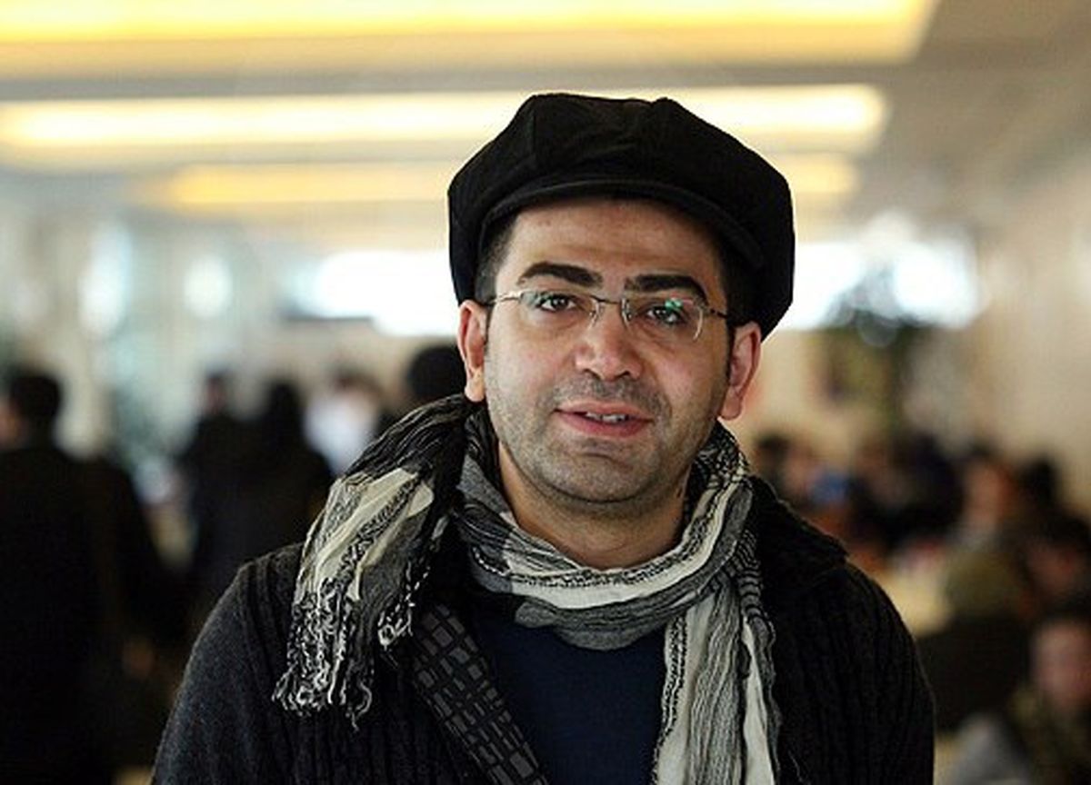 چهره  درهم «فرزاد حسنی» روی پوستر یک نمایش
