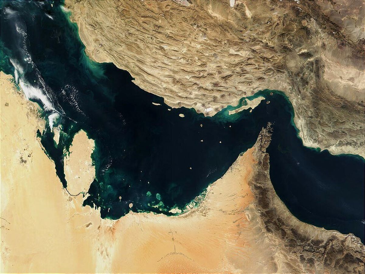 محاصره دریایی آمریکا توسط ۳ کشتی شکسته شد + جزئیات