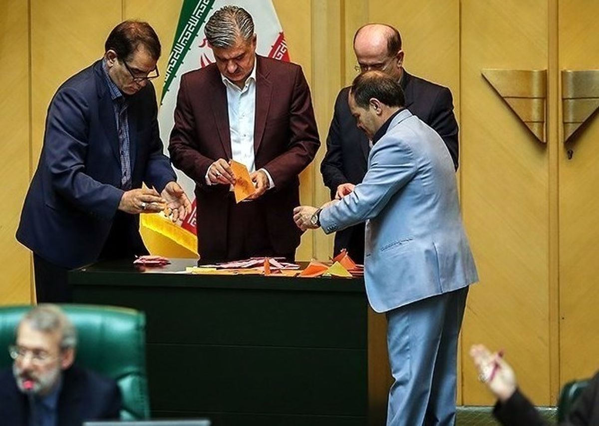 حاشیه انتخابات هیئت‎رئیسه/ کش‌مکش ۳ نماینده بر سر یک برگه