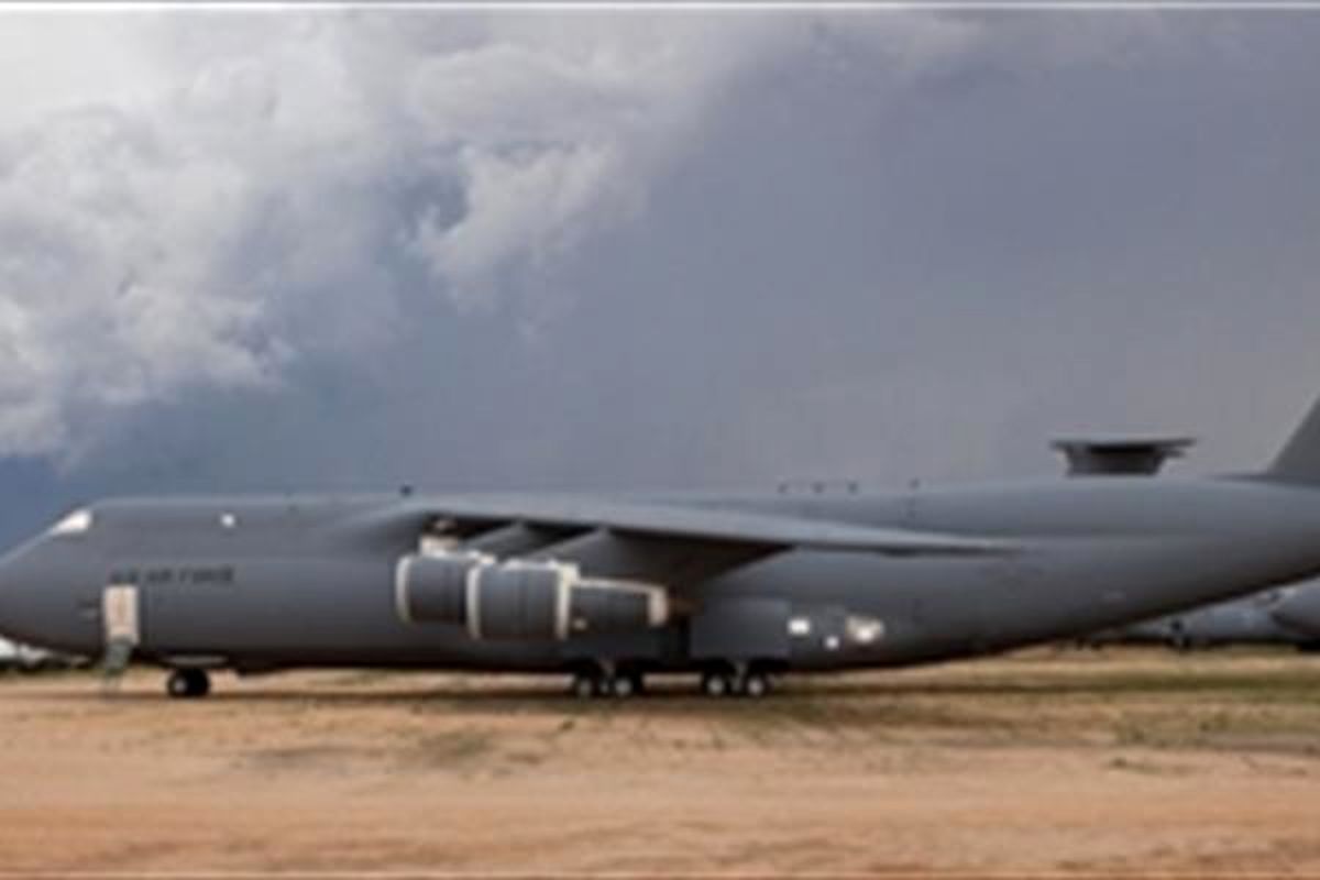 فرود اضطراری هواپیمای نظامی آمریکا