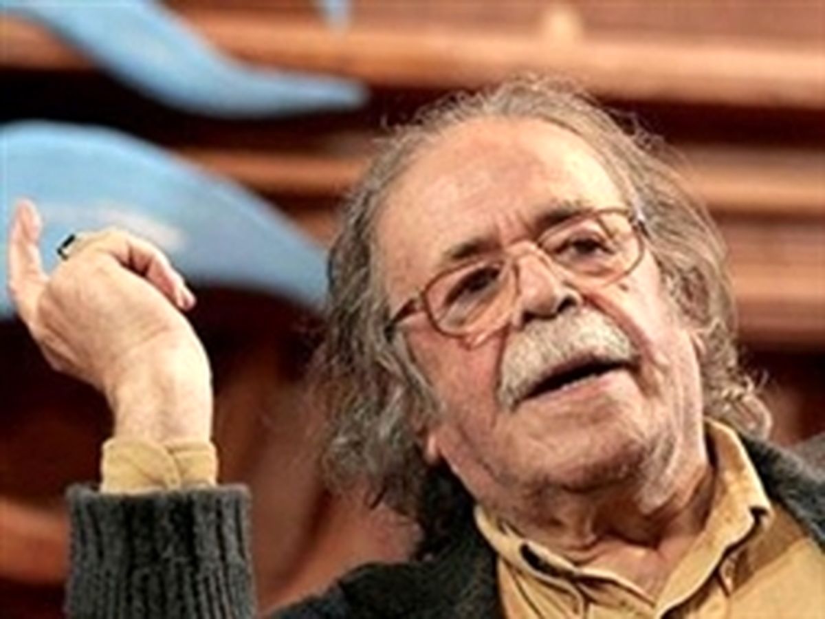 کشاورز: ماهواره چیز مزخرفی است