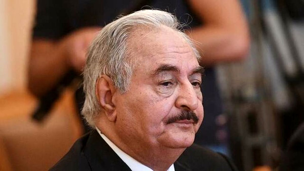 
خلیفه حفتر خواستار لغو تحریم تسلیحاتی لیبی شد
