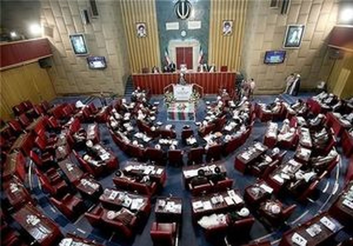 خواستید نکوهش کنید اما ستودید