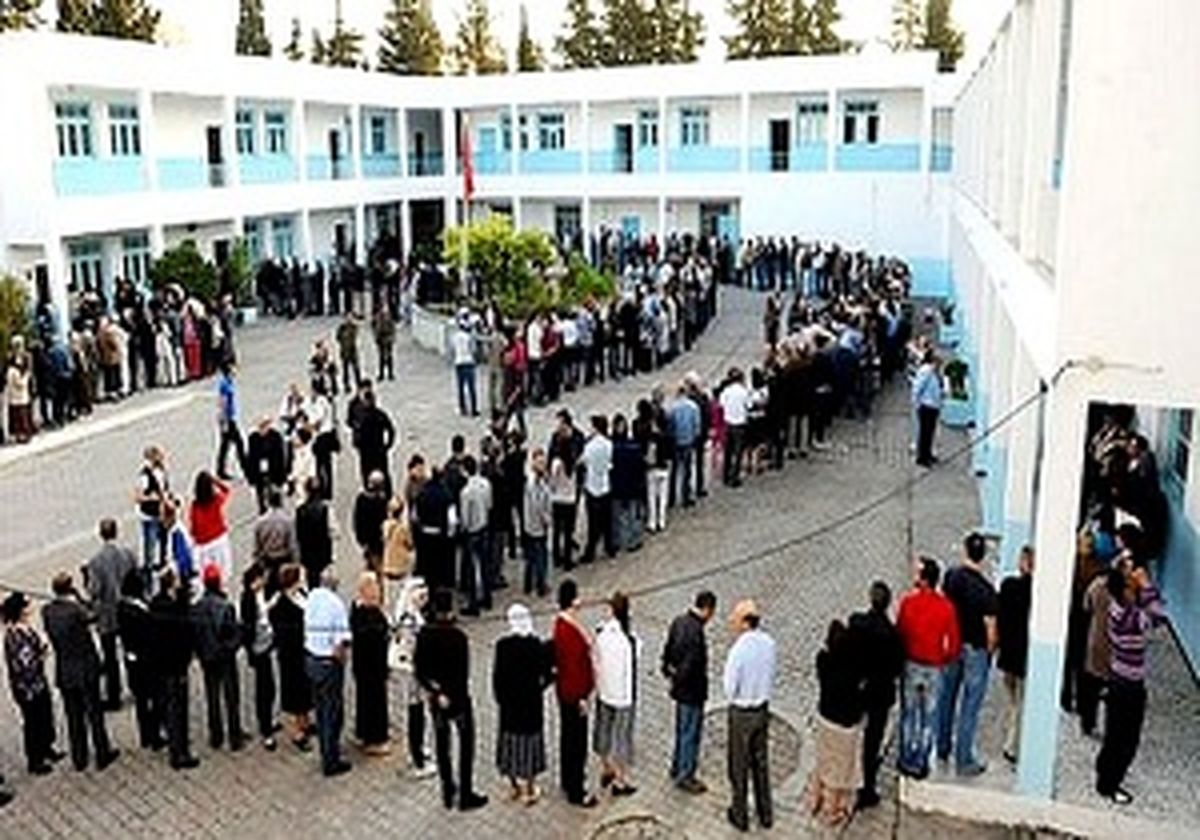 انتخابات تونس به تعویق افتاد